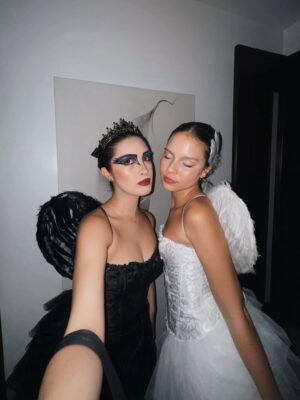 Sam Cruz Instagram - halloweekend 🎃🐈‍⬛