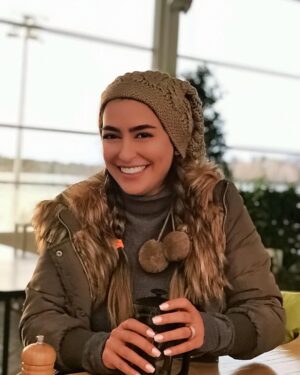 Samaneh Pakdel Instagram - .
شادمانى اسطوره اى ست كه در جستجويش هستيم
🙏❤️
