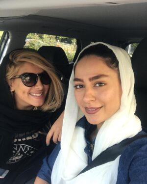 Samaneh Pakdel Instagram - عيدتون مبارك ، الهى كه هميشه دلتون شاد باشه و لبتون خندون🌹❤️🙏❤️#سمانه_پاکدل #عيد قربان