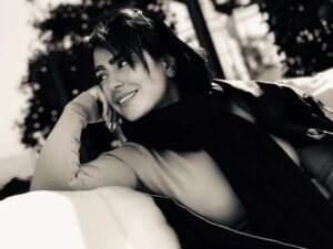 Samaneh Pakdel Instagram - .
به روزگار شيرين رفاقت سفره خنده بگستريد و نان شادمانى قسمت كنيد.
به شبنم ،اين بهانه هاى كوچك است كه در دل، سپيده مى دمد و جان تازه مى شود.
دوستاى عزيزم ماه رمضان بر شما و خانواده هاى عزيزتون مبارك🙏🌟🌹 براى من و هادى ام دعا كنيد🌟🙏👍❤️