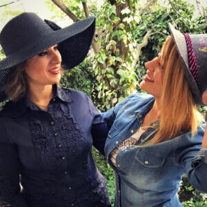 Samaneh Pakdel Instagram - امشب تولد بهترين خواهر دنياست 🎉🎊
عزيز دلم خوش اومدى به اين دنيا👍🙋،خوشحالم كه خواهرى مثل تو دارم، كه هميشه بهترين رفيق منى❤️💋❤️، اميدوارم به همه ى آرزوهات برسى🙏
ارديبهشتى كه با تو شروع بشه يعنى خيلى اتفاقاى با حال در پيشه.......❤️❤️❤️
ماچ زياد عشق ترين💋💋💋💋💋