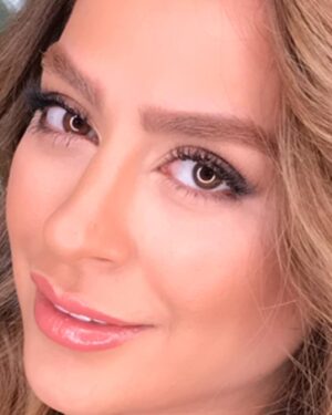 Samaneh Pakdel Instagram - عيد همتون مبارك، اميدوارم هميشه دلتون شاد باشه