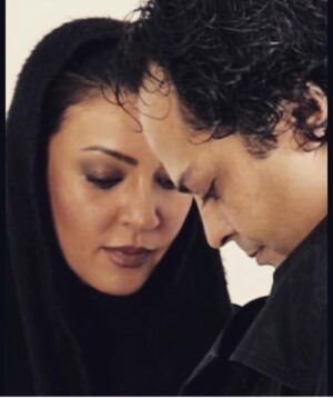 Samaneh Pakdel Instagram - .
شما همراه شديد و تا ابد همراه خواهيد بود
آرامش گهواره اى ست بر دامن خاك و سنگ پله هايى به جانب افلاك 🙏
روحت قرين آرامش
زيباى عزيز تسليت 🙏🖤
از خداوند طلب صبر و آرامش براى تو و خانواده صابرى ميخوام 🙏🌹