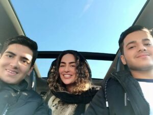Samaneh Pakdel Instagram - .
با بهترين و بامزه ترين خواهر زادها..❤️🤣
تعطيلى مدارس ... با رضا و امير دوست داشتنى...❤️❤️
#samanehpakdel | #سمانه_پاكدل