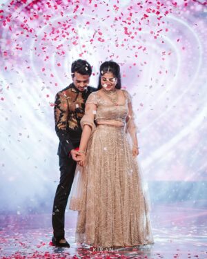 Samata Amin Instagram - A night of lights, laughter & love — and that’s when we said action for our real life 🪩❤️🧿

#9-10-2025🧿
Event by @frolix_events_ ✨
Captured by @kiranproductions.in 
Samata outfit @alara.wearyourstory 
Vineeth outfit @mantra.ixe 
Jewellery by @nazakathbyrupsath 
MUAH @kanchanashettymakeupartist @makeupmagicbydeekshashetty 

#vinsam #weddingstory