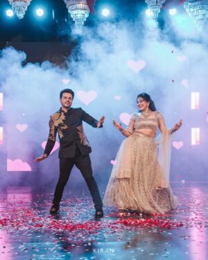 Samata Amin Instagram - A night of lights, laughter & love — and that’s when we said action for our real life 🪩❤️🧿

#9-10-2025🧿
Event by @frolix_events_ ✨
Captured by @kiranproductions.in 
Samata outfit @alara.wearyourstory 
Vineeth outfit @mantra.ixe 
Jewellery by @nazakathbyrupsath 
MUAH @kanchanashettymakeupartist @makeupmagicbydeekshashetty 

#vinsam #weddingstory