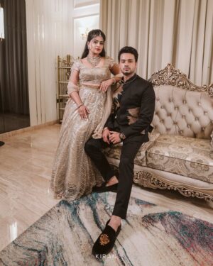 Samata Amin Instagram - A night of lights, laughter & love — and that’s when we said action for our real life 🪩❤️🧿

#9-10-2025🧿
Event by @frolix_events_ ✨
Captured by @kiranproductions.in 
Samata outfit @alara.wearyourstory 
Vineeth outfit @mantra.ixe 
Jewellery by @nazakathbyrupsath 
MUAH @kanchanashettymakeupartist @makeupmagicbydeekshashetty 

#vinsam #weddingstory