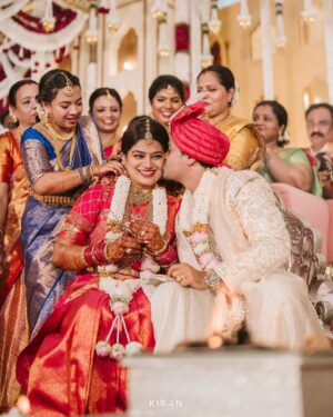 Samata Amin Instagram - A day of love, gratitude, and blessings from every heart that matters.
With divine grace and the warmth of our loved ones, we begin this new journey as husband and wife.
Let everyone's blessings be with us for our new beginning❤️🧿

#vinsam 

Captured by @kiranproductions.in
Event by @frolix_events_ 
Location @the_grand_bay 
Attire @mantra.ixe
Jewellery @slshetdiamondhouse 
Makeup by @kanchanashettymakeupartist @makeupmagicbydeekshashetty 
Mehendi by @kudla_mehndi_artist
