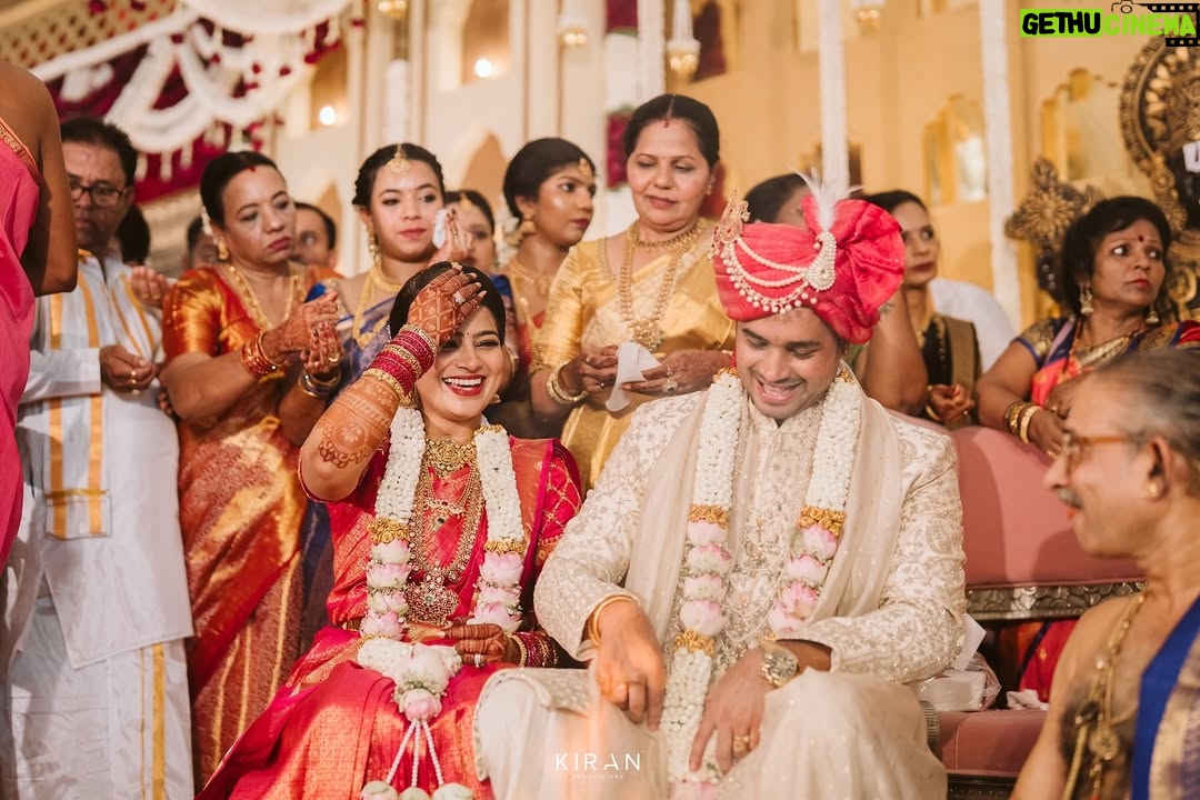 Samata Amin - 31.6K Likes - A day of love, gratitude, and blessings from every heart that matters.
With divine grace and the warmth of our loved ones, we begin this new journey as husband and wife.
Let everyone's blessings be with us for our new beginning❤️🧿

#vinsam 

Captured by @kiranproductions.in
Event by @frolix_events_ 
Location @the_grand_bay 
Attire @mantra.ixe
Jewellery @slshetdiamondhouse 
Makeup by @kanchanashettymakeupartist @makeupmagicbydeekshashetty 
Mehendi by @kudla_mehndi_artist