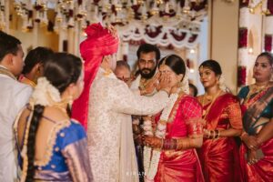 Samata Amin Instagram - A day of love, gratitude, and blessings from every heart that matters.
With divine grace and the warmth of our loved ones, we begin this new journey as husband and wife.
Let everyone's blessings be with us for our new beginning❤️🧿

#vinsam 

Captured by @kiranproductions.in
Event by @frolix_events_ 
Location @the_grand_bay 
Attire @mantra.ixe
Jewellery @slshetdiamondhouse 
Makeup by @kanchanashettymakeupartist @makeupmagicbydeekshashetty 
Mehendi by @kudla_mehndi_artist