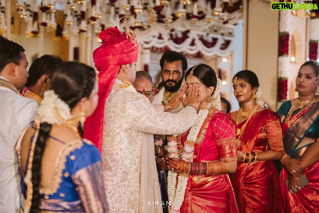 Samata Amin - 31.6K Likes - A day of love, gratitude, and blessings from every heart that matters.
With divine grace and the warmth of our loved ones, we begin this new journey as husband and wife.
Let everyone's blessings be with us for our new beginning❤️🧿

#vinsam 

Captured by @kiranproductions.in
Event by @frolix_events_ 
Location @the_grand_bay 
Attire @mantra.ixe
Jewellery @slshetdiamondhouse 
Makeup by @kanchanashettymakeupartist @makeupmagicbydeekshashetty 
Mehendi by @kudla_mehndi_artist