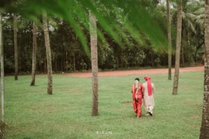 Samata Amin Instagram - A day of love, gratitude, and blessings from every heart that matters.
With divine grace and the warmth of our loved ones, we begin this new journey as husband and wife.
Let everyone's blessings be with us for our new beginning❤️🧿

#vinsam 

Captured by @kiranproductions.in
Event by @frolix_events_ 
Location @the_grand_bay 
Attire @mantra.ixe
Jewellery @slshetdiamondhouse 
Makeup by @kanchanashettymakeupartist @makeupmagicbydeekshashetty 
Mehendi by @kudla_mehndi_artist