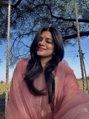 Samata Amin Instagram - Just a happy kid after seeking Baba’s blessings 🙏

#shirdi #samataamin