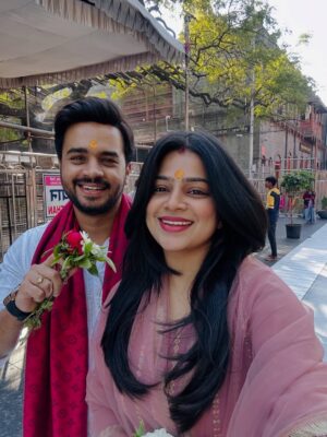 Samata Amin Instagram - Just a happy kid after seeking Baba’s blessings 🙏

#shirdi #samataamin