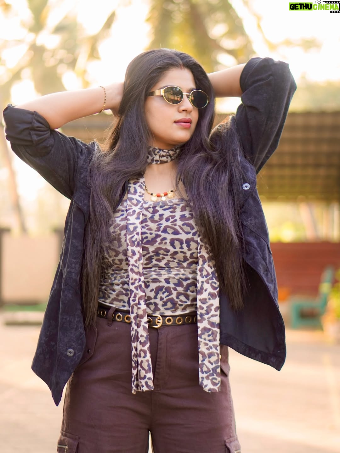 Samata Amin - 13.1K Likes - May the calmn in you win over the chaos around you 🖤

Captured by @pratham_anchan_ 

#samataamin