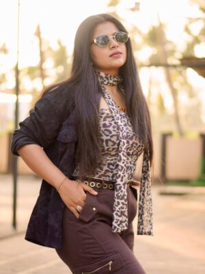 Samata Amin Instagram - May the calmn in you win over the chaos around you 🖤

Captured by @pratham_anchan_ 

#samataamin