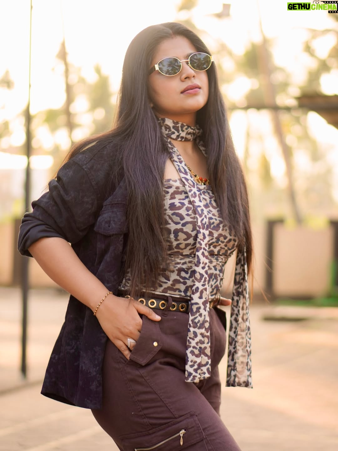 Samata Amin - 13.1K Likes - May the calmn in you win over the chaos around you 🖤

Captured by @pratham_anchan_ 

#samataamin