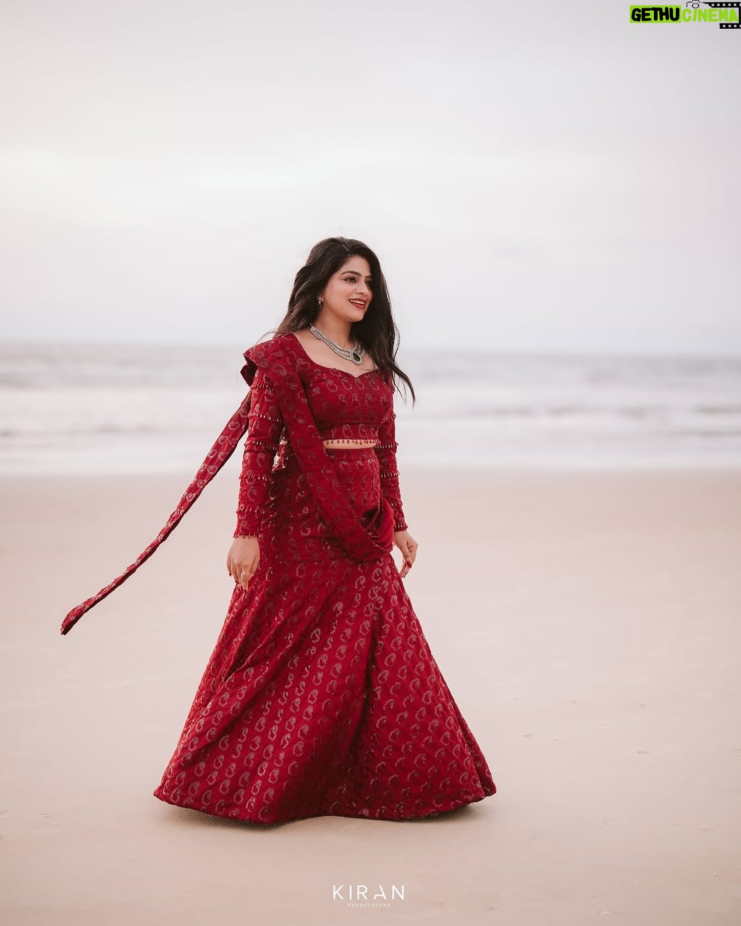 Samata Amin - 11.5K Likes - A weave of dreams, a shade of love. ❤️
 
Beautiful outfit designed & customise by @alara.wearyourstory ♥️
Jewellery by @nazakathbyrupsath ⭐️
MUA H @kanchanashettymakeupartist @makeupmagicbydeekshashetty 

Captured by @kiranproductions.in 
Location @royaldreams_surathkal 

#samataamin #weddingstory