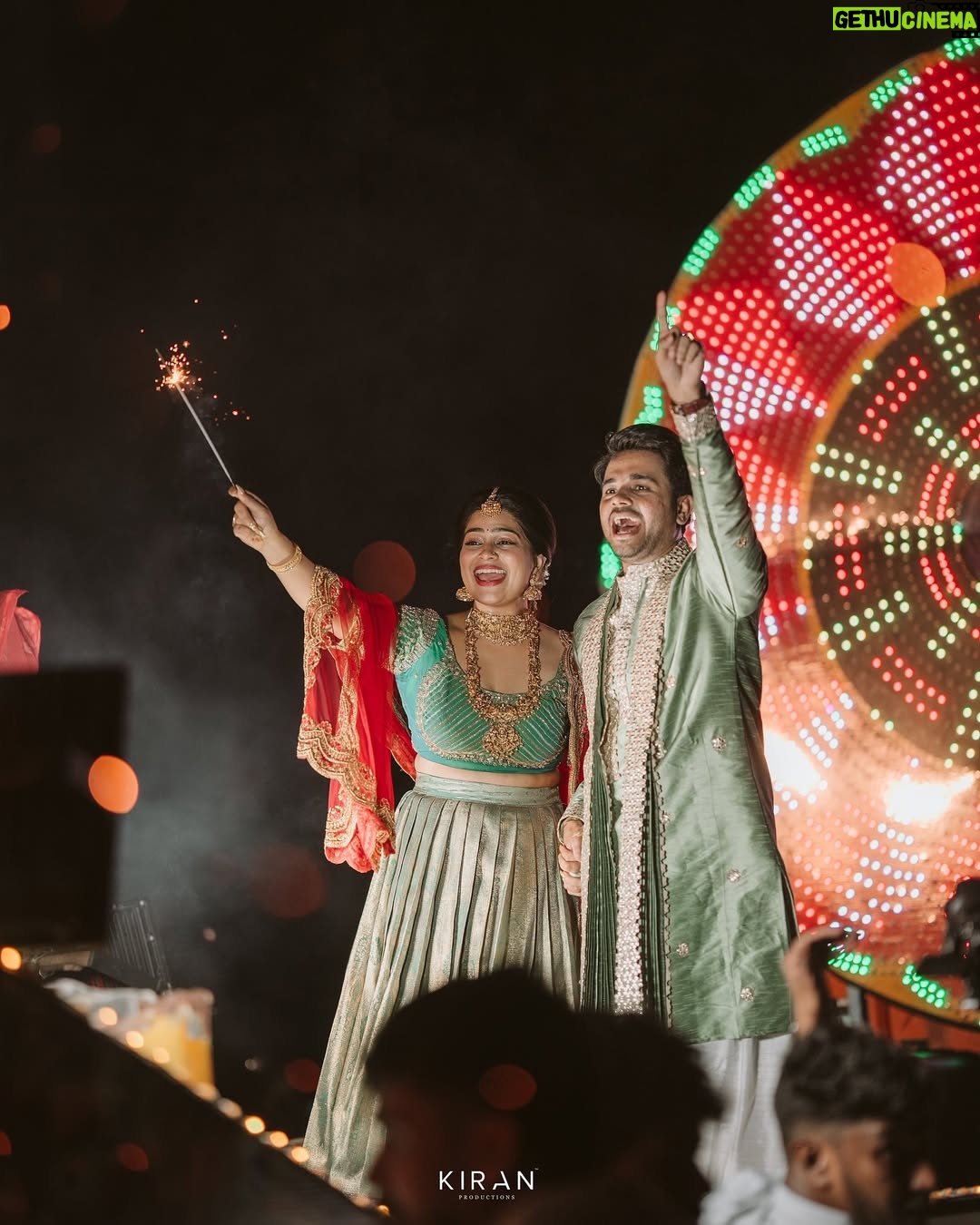 Samata Amin - 12.6K Likes - The mehendi evening — we danced, we laughed, and made memories for a lifetime. 💚🧿

Captured by @kiranproductions.in 
Event by @frolix_events_ 
Location @royaldreams_surathkal 
Outfit by @mantra.ixe 
Jewellery by @nazakathbyrupsath 
MUAH @kanchanashettymakeupartist @makeupmagicbydeekshashetty 

#vinsam 
#weddingsaga