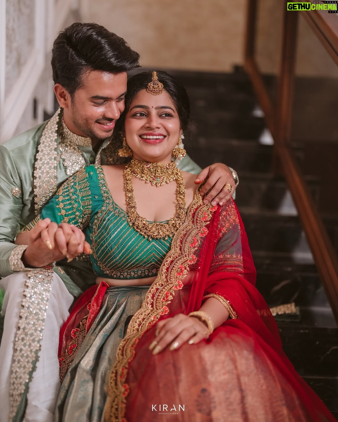 Samata Amin - 12.6K Likes - The mehendi evening — we danced, we laughed, and made memories for a lifetime. 💚🧿

Captured by @kiranproductions.in 
Event by @frolix_events_ 
Location @royaldreams_surathkal 
Outfit by @mantra.ixe 
Jewellery by @nazakathbyrupsath 
MUAH @kanchanashettymakeupartist @makeupmagicbydeekshashetty 

#vinsam 
#weddingsaga