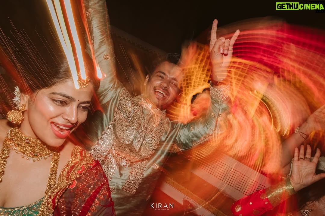Samata Amin - 12.6K Likes - The mehendi evening — we danced, we laughed, and made memories for a lifetime. 💚🧿

Captured by @kiranproductions.in 
Event by @frolix_events_ 
Location @royaldreams_surathkal 
Outfit by @mantra.ixe 
Jewellery by @nazakathbyrupsath 
MUAH @kanchanashettymakeupartist @makeupmagicbydeekshashetty 

#vinsam 
#weddingsaga