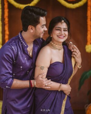 Samata Amin Instagram - Haldi — where traditions meet the touch of divinity 🌼💜

Captured by @kiranproductions.in 
Location @royaldreams_surathkal 
Samata outfit @alara.wearyourstory 
Vineeth outfit @mantra.ixe 
Event @frolix_events_ 
Jewellery by @nazakathbyrupsath 
MUAH @makeupmagicbydeekshashetty @kanchanashettymakeupartist 

#vinsam #weddingday #haldi