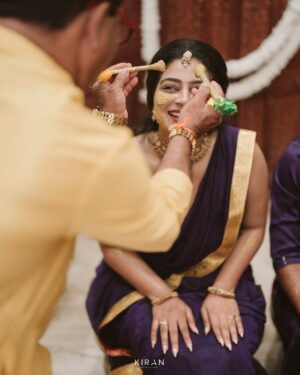 Samata Amin Instagram - Haldi — where traditions meet the touch of divinity 🌼💜

Captured by @kiranproductions.in 
Location @royaldreams_surathkal 
Samata outfit @alara.wearyourstory 
Vineeth outfit @mantra.ixe 
Event @frolix_events_ 
Jewellery by @nazakathbyrupsath 
MUAH @makeupmagicbydeekshashetty @kanchanashettymakeupartist 

#vinsam #weddingday #haldi