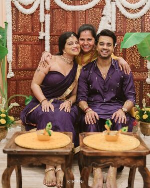 Samata Amin Instagram - Haldi — where traditions meet the touch of divinity 🌼💜

Captured by @kiranproductions.in 
Location @royaldreams_surathkal 
Samata outfit @alara.wearyourstory 
Vineeth outfit @mantra.ixe 
Event @frolix_events_ 
Jewellery by @nazakathbyrupsath 
MUAH @makeupmagicbydeekshashetty @kanchanashettymakeupartist 

#vinsam #weddingday #haldi