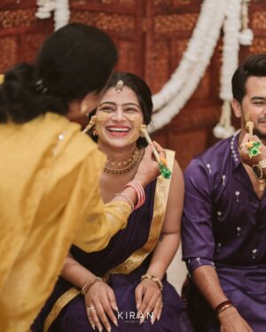 Samata Amin Instagram - Haldi — where traditions meet the touch of divinity 🌼💜

Captured by @kiranproductions.in 
Location @royaldreams_surathkal 
Samata outfit @alara.wearyourstory 
Vineeth outfit @mantra.ixe 
Event @frolix_events_ 
Jewellery by @nazakathbyrupsath 
MUAH @makeupmagicbydeekshashetty @kanchanashettymakeupartist 

#vinsam #weddingday #haldi
