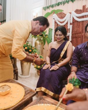 Samata Amin Instagram - Haldi — where traditions meet the touch of divinity 🌼💜

Captured by @kiranproductions.in 
Location @royaldreams_surathkal 
Samata outfit @alara.wearyourstory 
Vineeth outfit @mantra.ixe 
Event @frolix_events_ 
Jewellery by @nazakathbyrupsath 
MUAH @makeupmagicbydeekshashetty @kanchanashettymakeupartist 

#vinsam #weddingday #haldi