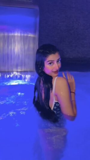 Samiksha Kapoor Instagram - This song is so addictive 🥵