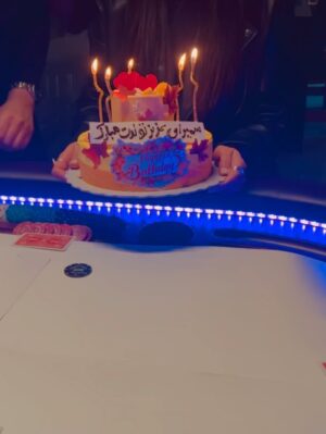 Samira Hassanpour Instagram - امسال شب تولدم با شما بودم ،خانواده دومم سينما،چه كيفي كردم كنارتون،ممنونم از انرژي و مهرتان🎂🍁❤️✨
خدارو شکر كه گرم و صميمي كنار هم هستيم
ه .ت
م.ص
آ .ر
ر.ل
د.ز
.
.
.
.
😉🎬