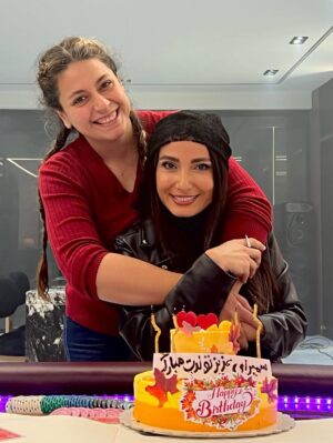 Samira Hassanpour Instagram - امسال شب تولدم با شما بودم ،خانواده دومم سينما،چه كيفي كردم كنارتون،ممنونم از انرژي و مهرتان🎂🍁❤️✨
خدارو شکر كه گرم و صميمي كنار هم هستيم
ه .ت
م.ص
آ .ر
ر.ل
د.ز
.
.
.
.
😉🎬