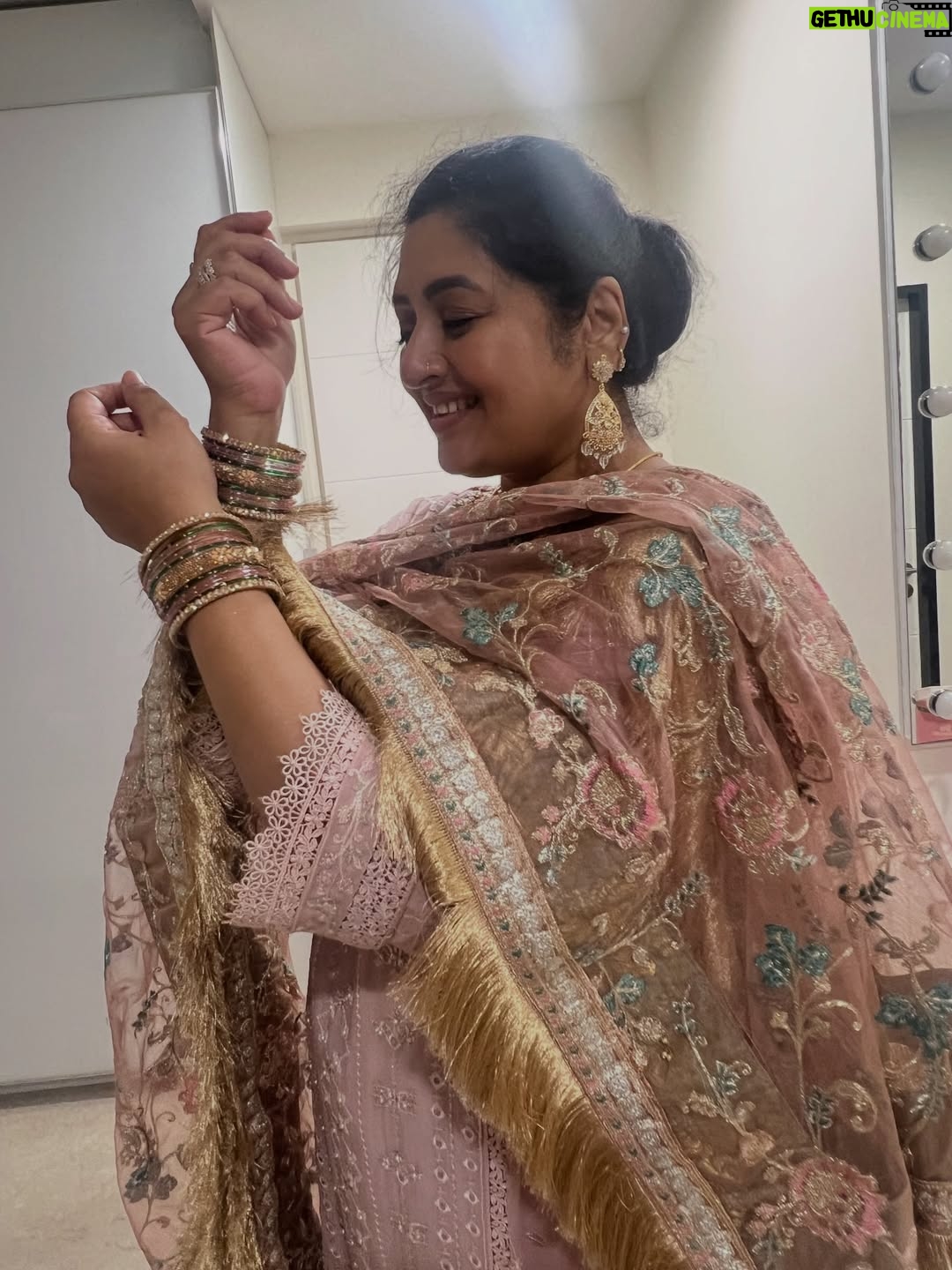 Sana - 4.6K Likes - Elegance isn’t loud, it’s eternal. ✨
#TimelessGrace #ClassicVibes #ElegantSoul #EthnicCharm #SoftElegance #DesiStyle #RoyalTouch #PastelLook #InstaClassic #TrendingReel