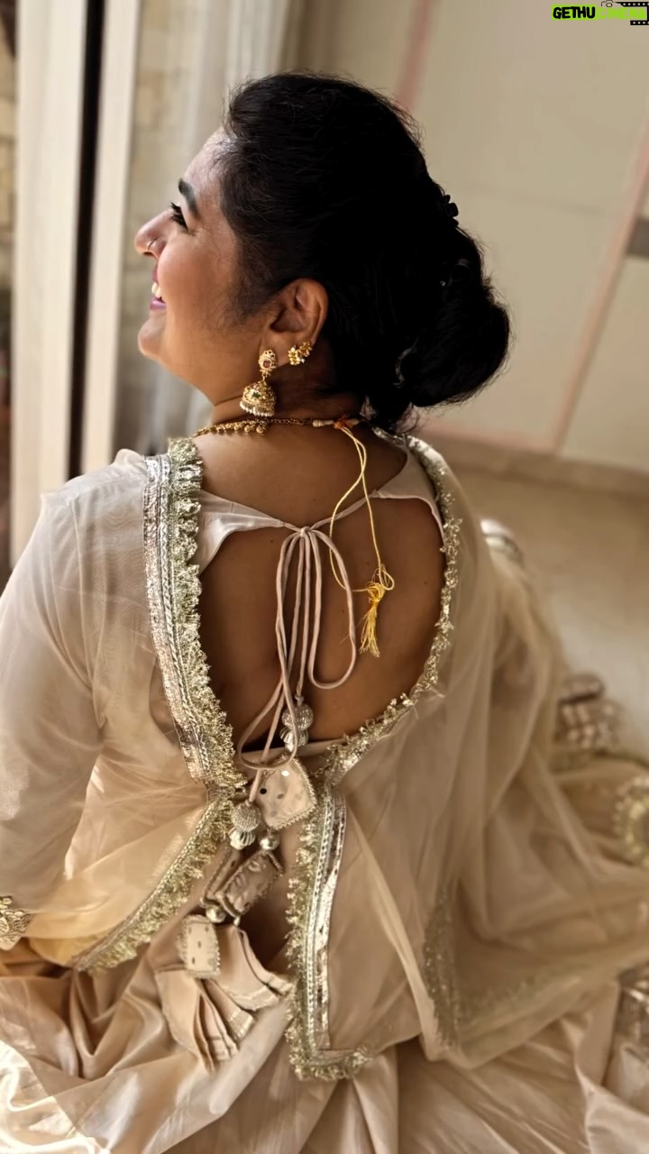Sana - 1.9K Likes - “Elegance isn’t a style… it’s a feeling.
Wrapped in grace, glowing in gratitude 

#GoldenGlow #EthnicVibes #DesiQueen #FestiveMoodOn #ReelKumari #InstaFashion #TraditionalLook #StyleDiaries #TrendingReels #DesiElegance #GlowUp #SimplicityAtItsBest #InstaGood #ReelItFeelIt