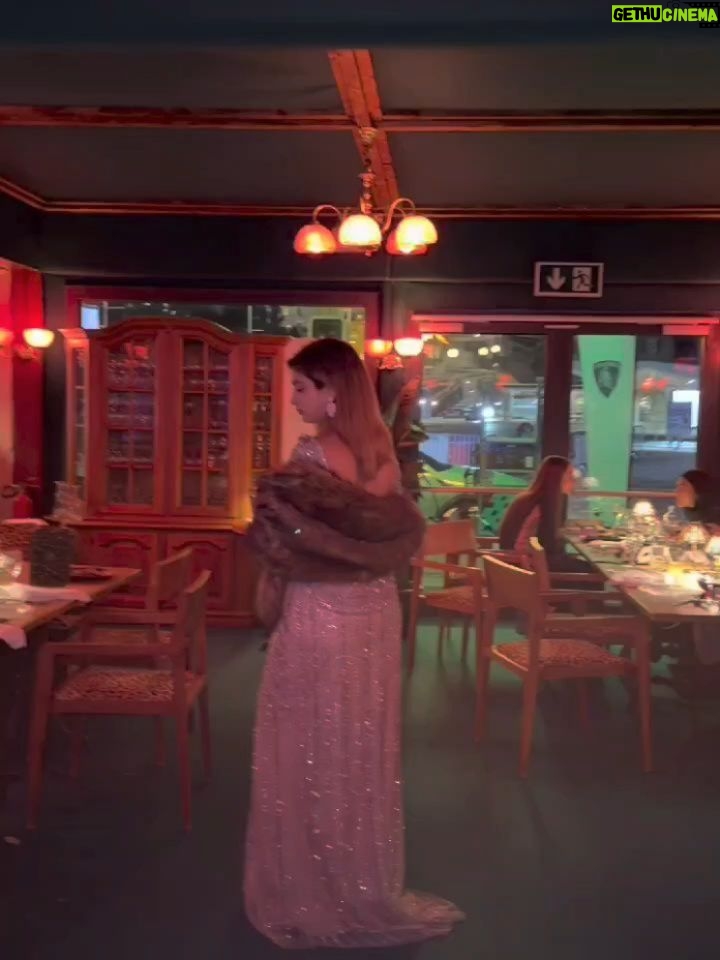 Sana Raees Khan - 21.2K Likes - Wrapped in elegance, draped in grace 💃

Outfit @themeshstoreindia.co

#Switzerland #letsdroom #travelgram #bosslady #SanaRaeesKhan