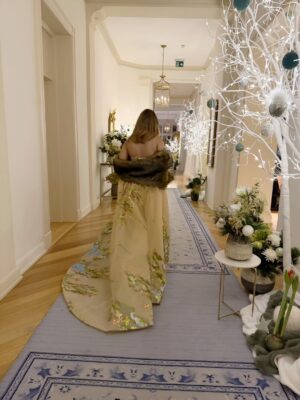 Sana Raees Khan Instagram - In my princess era... ✨👸

#PowerAndPoise #FilmyMoments #ConfidenceLooksGood #WomenWhoLead #ElegantEvenings #SwitzerlandVibes #LuxuryLifestyle #Switzerland #BossEnergy #Princess