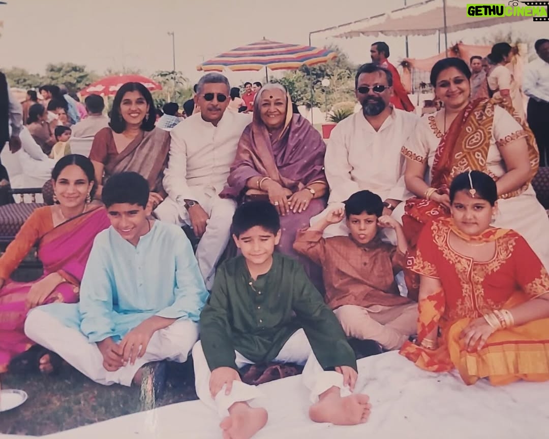 Sanah Kapur - 16.9K Likes - I found this treasure trove in the archives….♥️♥️♥️
Cannot believe the talent in just this one picture…it speaks volumes 🥰…..and the true matriarch as always in the centre, shining…miss her everyday 

Ps: look at how crazy us kids look…truely in character🤗🙈😂

@thesurrealvivaanshah @imaadshahmadboy @heeba_shah_20 @ratnapathak.s @naseeruddin49 @rkap0593 
#family #throwback #vintage