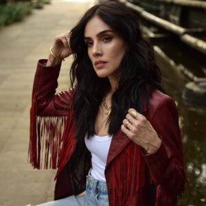 Sandra Echeverría Instagram - Aprender a esperar, es también ganar.
La paciencia.
Lo que más trabajo me cuesta manejar…🖤