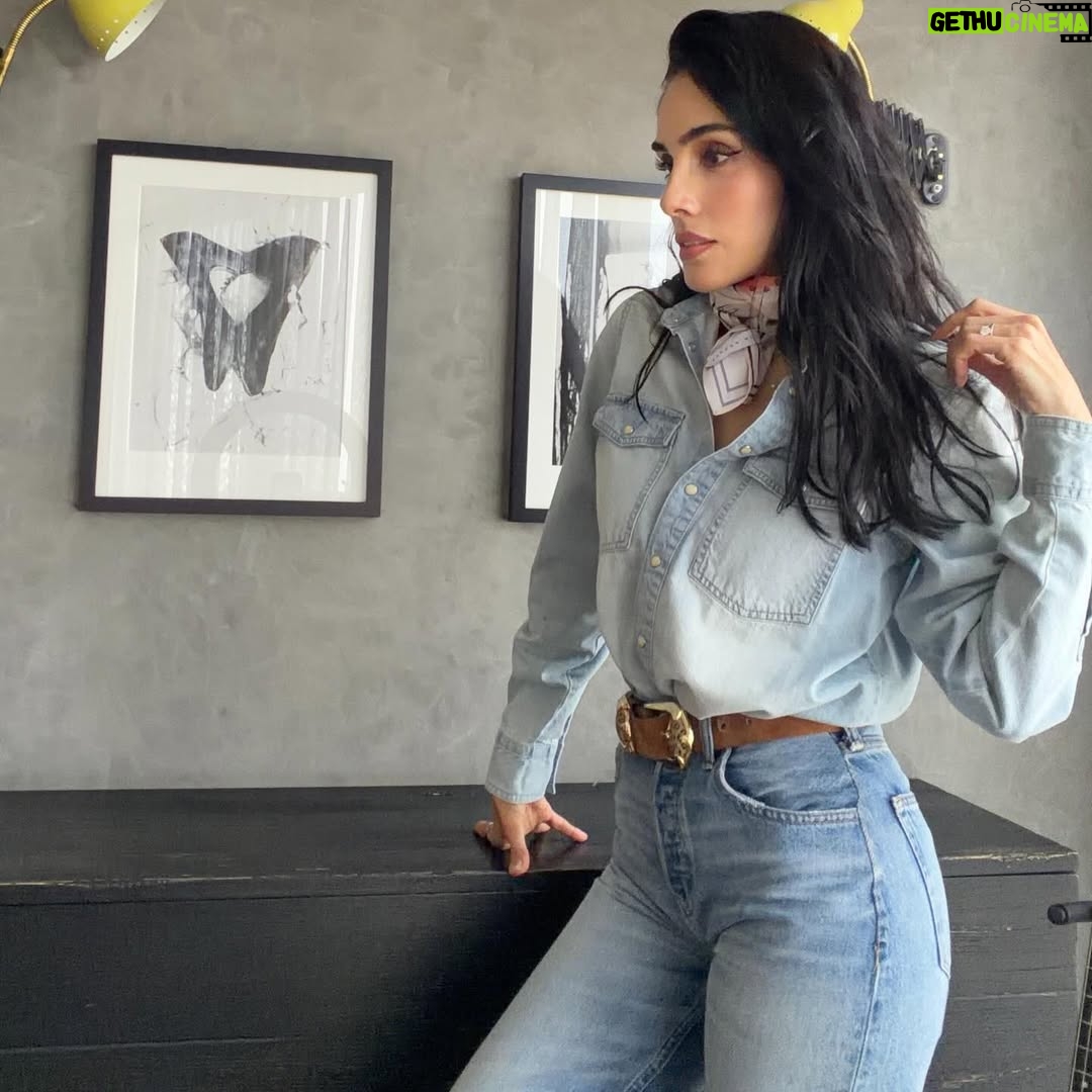Sandra Echeverría - 3 Likes - Cosas buenas vienen después de la presión. #Happyproblems 🖤 la presión nunca es el final, es solo parte del proceso 🙏🏽