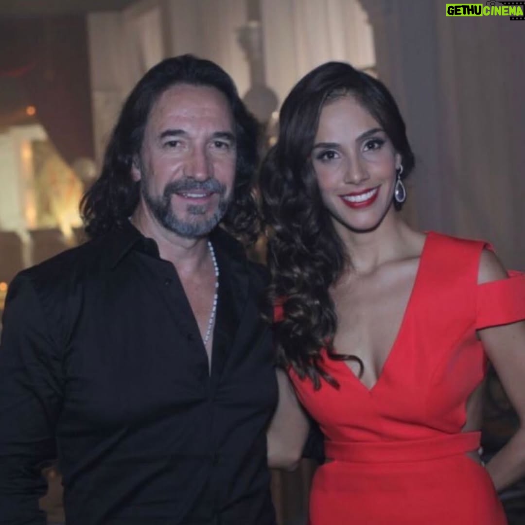 Sandra Echeverría - 3 Likes - No suelo subirme a trends pero vavavava pa que no digan que no coopero…#2016 

Fotos personales y fotos de proyectos muy queridos que hice en aquellos días…

1.- fotos con mis amados @estilodf 
2.- Cuando salí en el videoclip de #elperdedor con @enriqueiglesias y @marcoantoniosolis_oficial 
3.- En New York en central park con mis dos amores 
4.- filmando con mi querido @michel123brown en #laqueridadelcentauro2 
5.- una selfie en LA 
6.- Otra foto de #laqueridadelcentauro2 
7.- sesión de fotos (ya no me acuerdo para cual revista! Memoria de 🍤)
8.- Entreteniendo a la criatura en un largo vuelo ✈️ 
9.- Sesión de fotos para @holacom Fotazas que nos tomó mi adorada #nuriadomenech que en paz descanse 🥺🙏🏽🕊️
10. Fotos con mi bebé de 1 añito 🥹❤️ 
11.- Foto de una escena con mi querido @arathdelatorre en Busco Novio para mi mujer 

Buenos recuerdos! Fue un gran año 🖤