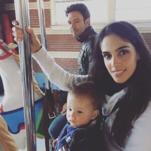 Sandra Echeverría Instagram - No suelo subirme a trends pero vavavava pa que no digan que no coopero…#2016
Fotos personales y fotos de proyectos muy queridos que hice en aquellos días…
1.- fotos con mis amados @estilodf
2.- Cuando salí en el videoclip de #elperdedor con @enriqueiglesias y @marcoantoniosolis_oficial
3.- En New York en central park con mis dos amores
4.- filmando con mi querido @michel123brown en #laqueridadelcentauro2
5.- una selfie en LA
6.- Otra foto de #laqueridadelcentauro2
7.- sesión de fotos (ya no me acuerdo para cual revista! Memoria de 🍤)
8.- Entreteniendo a la criatura en un largo vuelo ✈️
9.- Sesión de fotos para @holacom Fotazas que nos tomó mi adorada #nuriadomenech que en paz descanse 🥺🙏🏽🕊️
10. Fotos con mi bebé de 1 añito 🥹❤️
11.- Foto de una escena con mi querido @arathdelatorre en Busco Novio para mi mujer
Buenos recuerdos! Fue un gran año 🖤