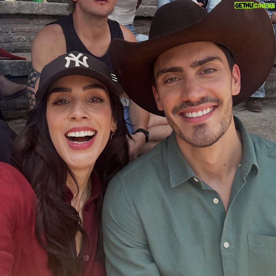 Sandra Echeverría - 3 Likes - Un poquito más de mi 2025…