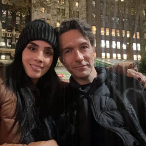 Sandra Echeverría Instagram - No puedo más que estar agradecida por un año de salud (a pesar de haberme caído del caballo en la filmación y uno q otro incidente), por mi familia, porque soy muy bendecida de poder trabajar en lo que amo, por los escenarios a los que me pude subir a cantar éste año y porque cada año voy poniendo check mark a más sueños que he tenido desde que recuerdo.
Gracias Dios por tanto! 🙏🏽❤️ Bienvenido el 2026!