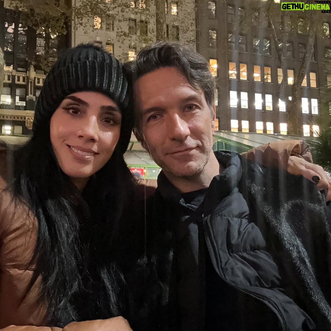 Sandra Echeverría - 3 Likes - No puedo más que estar agradecida por un año de salud (a pesar de haberme caído del caballo en la filmación y uno q otro incidente), por mi familia, porque soy muy bendecida de poder trabajar en lo que amo, por los escenarios a los que me pude subir a cantar éste año y porque cada año voy poniendo check mark a más sueños que he tenido desde que recuerdo. 
Gracias Dios por tanto! 🙏🏽❤️ Bienvenido el 2026!