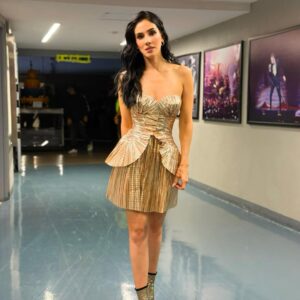 Sandra Echeverría Instagram - No puedo más que estar agradecida por un año de salud (a pesar de haberme caído del caballo en la filmación y uno q otro incidente), por mi familia, porque soy muy bendecida de poder trabajar en lo que amo, por los escenarios a los que me pude subir a cantar éste año y porque cada año voy poniendo check mark a más sueños que he tenido desde que recuerdo.
Gracias Dios por tanto! 🙏🏽❤️ Bienvenido el 2026!