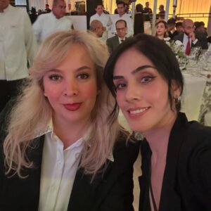 Sandra Echeverría Instagram - No puedo más que estar agradecida por un año de salud (a pesar de haberme caído del caballo en la filmación y uno q otro incidente), por mi familia, porque soy muy bendecida de poder trabajar en lo que amo, por los escenarios a los que me pude subir a cantar éste año y porque cada año voy poniendo check mark a más sueños que he tenido desde que recuerdo.
Gracias Dios por tanto! 🙏🏽❤️ Bienvenido el 2026!