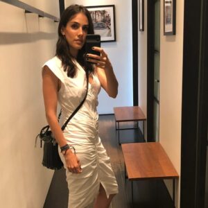 Sandra Echeverría Instagram - No suelo subirme a trends pero vavavava pa que no digan que no coopero…#2016
Fotos personales y fotos de proyectos muy queridos que hice en aquellos días…
1.- fotos con mis amados @estilodf
2.- Cuando salí en el videoclip de #elperdedor con @enriqueiglesias y @marcoantoniosolis_oficial
3.- En New York en central park con mis dos amores
4.- filmando con mi querido @michel123brown en #laqueridadelcentauro2
5.- una selfie en LA
6.- Otra foto de #laqueridadelcentauro2
7.- sesión de fotos (ya no me acuerdo para cual revista! Memoria de 🍤)
8.- Entreteniendo a la criatura en un largo vuelo ✈️
9.- Sesión de fotos para @holacom Fotazas que nos tomó mi adorada #nuriadomenech que en paz descanse 🥺🙏🏽🕊️
10. Fotos con mi bebé de 1 añito 🥹❤️
11.- Foto de una escena con mi querido @arathdelatorre en Busco Novio para mi mujer
Buenos recuerdos! Fue un gran año 🖤