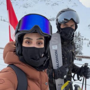 Sandra Echeverría Instagram - Merry Christmas!! Tarde pero seguro🎄😚 ❄️☃️
Días para agradecer por la salud y el amor. Inmensamente agradecida de poder estar aquí en uno de mis lugares favoritos del mundo con algunas de mis personas favoritas en la vida.
Aquí y ahora 🙏🏽