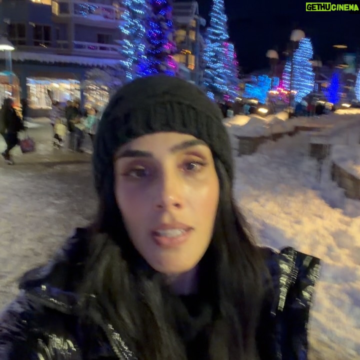 Sandra Echeverría - 3 Likes - Merry Christmas!! Tarde pero seguro🎄😚 ❄️☃️
Días para agradecer por la salud y el amor. Inmensamente agradecida de poder estar aquí en uno de mis lugares favoritos del mundo con algunas de mis personas favoritas en la vida. 
Aquí y ahora 🙏🏽